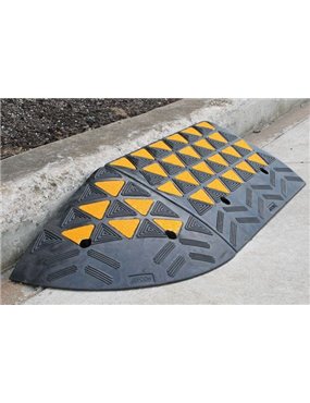 Kerb Ramp Rubber - Black with Reflective L600 x W450 x H200mm