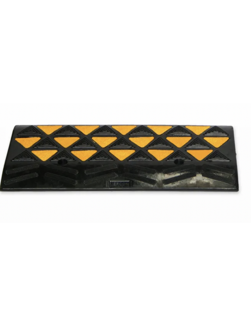 Kerb Ramp Rubber-Black with Reflective L600 x W360 x H150mm